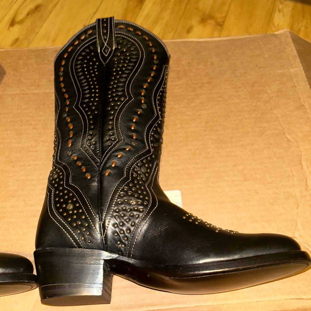 Beautiful,stunning Frye black boots with gorgeous studs on them zipper on side - Picture 8 of 10